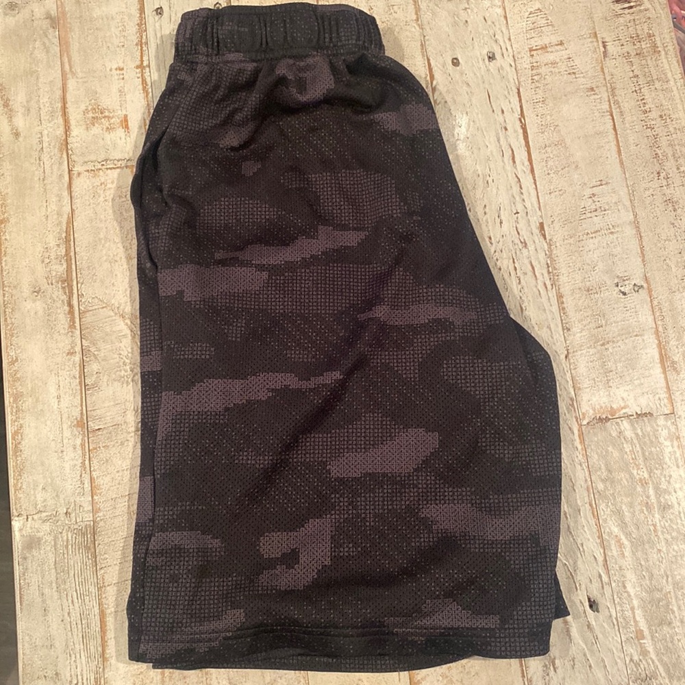 3/$20 Mens Old Navy Active shorts size M